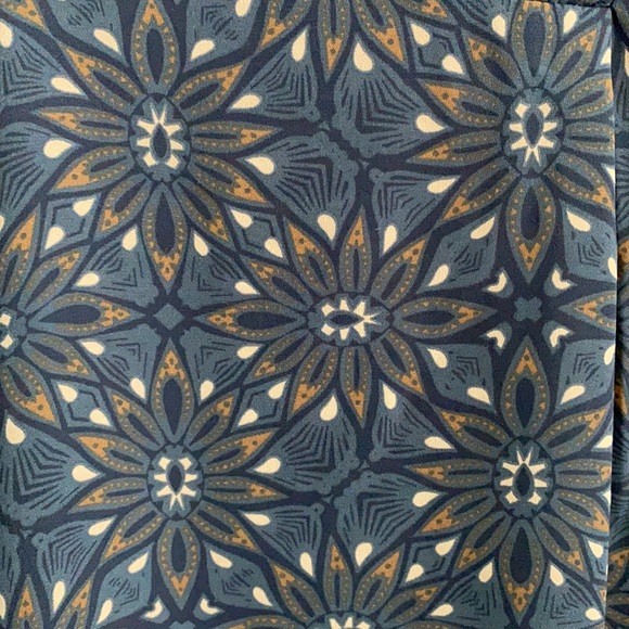 H&M navy pattern blouse - Picture 4 of 4